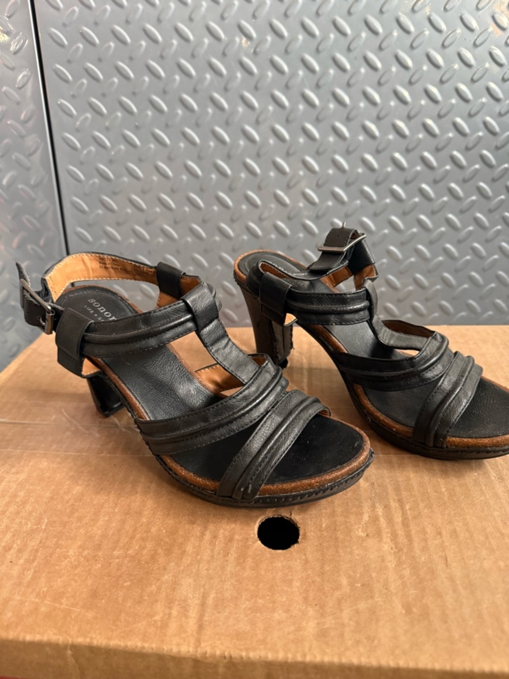 3 inch Sonoma Black Strappy Women's Sandals 7.5